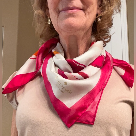 Kate Spade 100% silk scarf! Beautiful and colorful 34” x 34” EUC - Picture 14 of 16